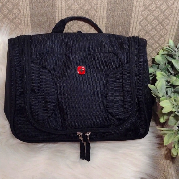 Swiss Gear Hanging Travel Toiletry Case - Picture 3 of 16